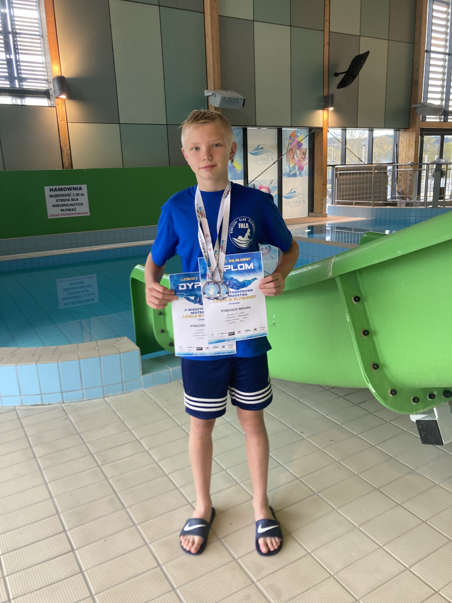 Mikołaj z kolejnymi medalami w pływaniu
