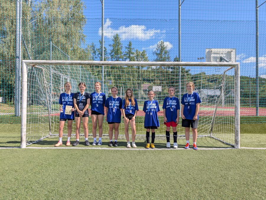 Turniej piłki nożnej dziewcząt kat. Junior U14 "z orlika na stadion" - orlik w Ropie