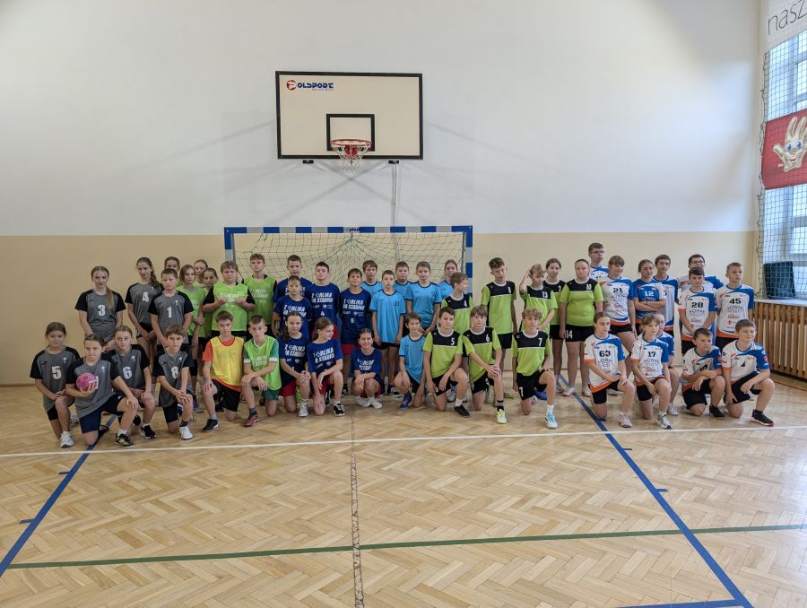 Turniej piłki ręcznej "ręczna na orliku" w kategorii drużyn mieszanych U12